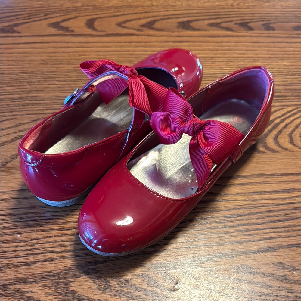 Red Dress Shoes with Shiny Patent Leather and Bow